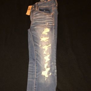 American Eagle ripped capris